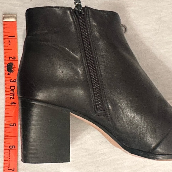 SOLE SOCIETY Soft Black Leather Pointed Toe w Zipper Med Heel Ankle Boot Size 7M - Picture 10 of 11